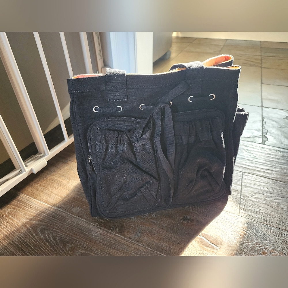 NINE WEST DIAPER BAG TOTE WITH ACCESORIES. CAN BE USED AS A WORK OR SCHOOL BAG.